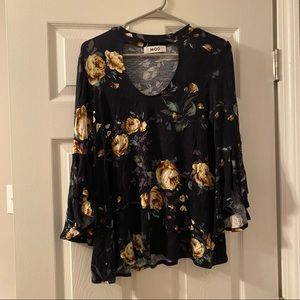MOD floral top size small